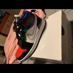 Air Jordan 1 Mids Women’s